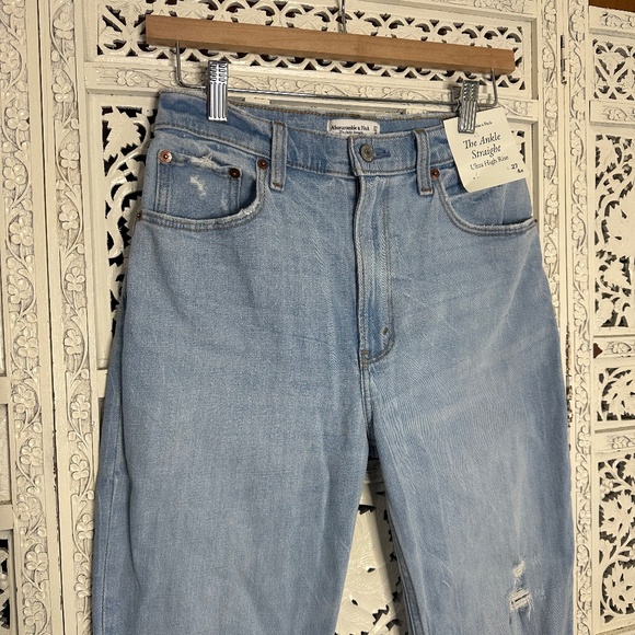 NWT Abercrombie & Fitch The Ankle Straight Ultra High Rise Light Wash Jeans 27 - Picture 2 of 6